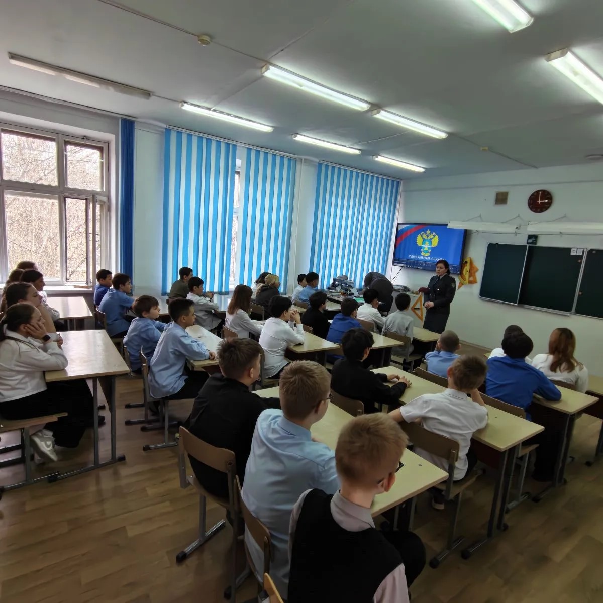 Разговор со школьниками о правилах поведения на железнодорожном транспорте